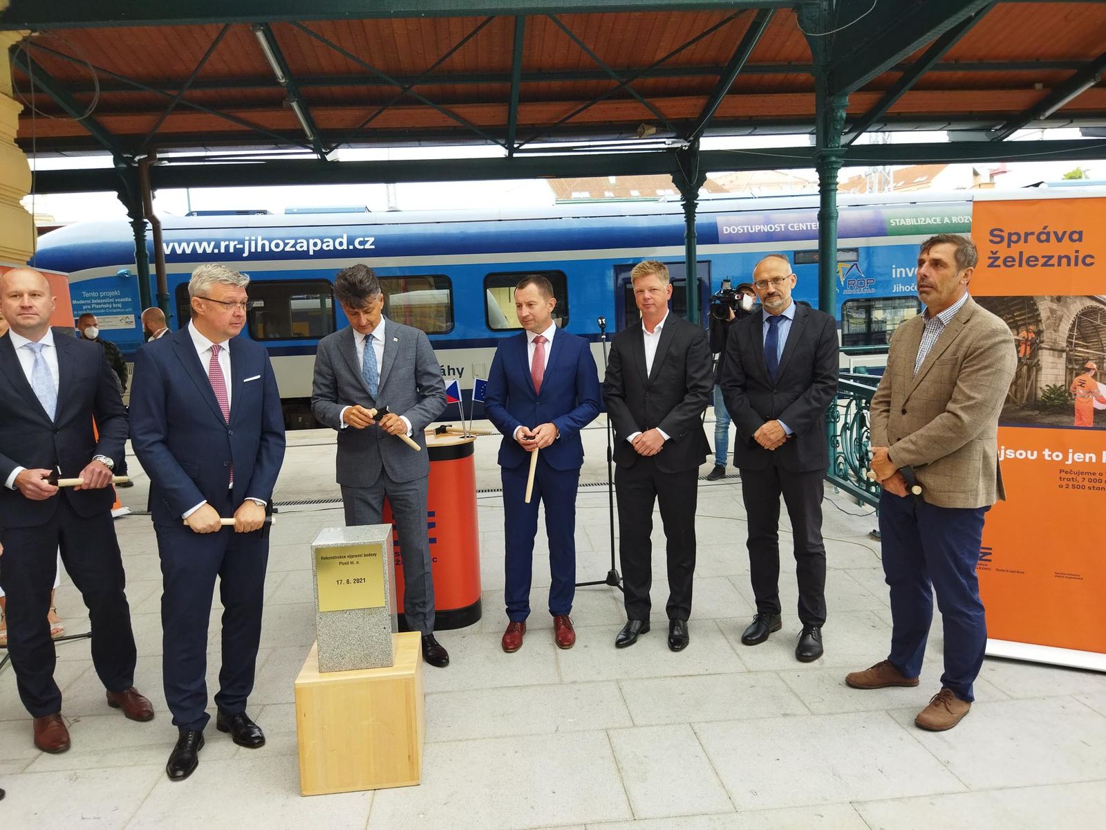 Rekonstrukce památkově chráněné budovy hlavního vlakového nádraží v Plzni (foto: A. Jarošová, 17.8.2021)