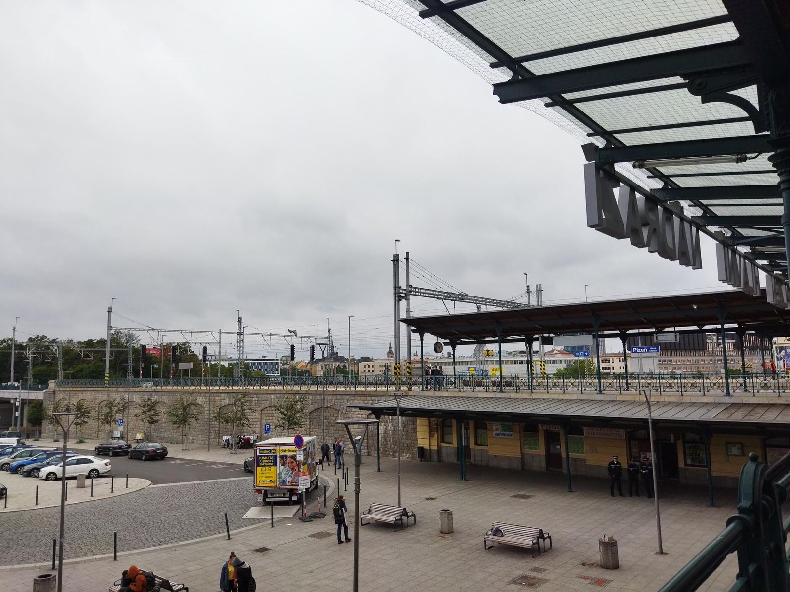 Rekonstrukce památkově chráněné budovy hlavního vlakového nádraží v Plzni (foto: A. Jarošová, 17.8.2021)