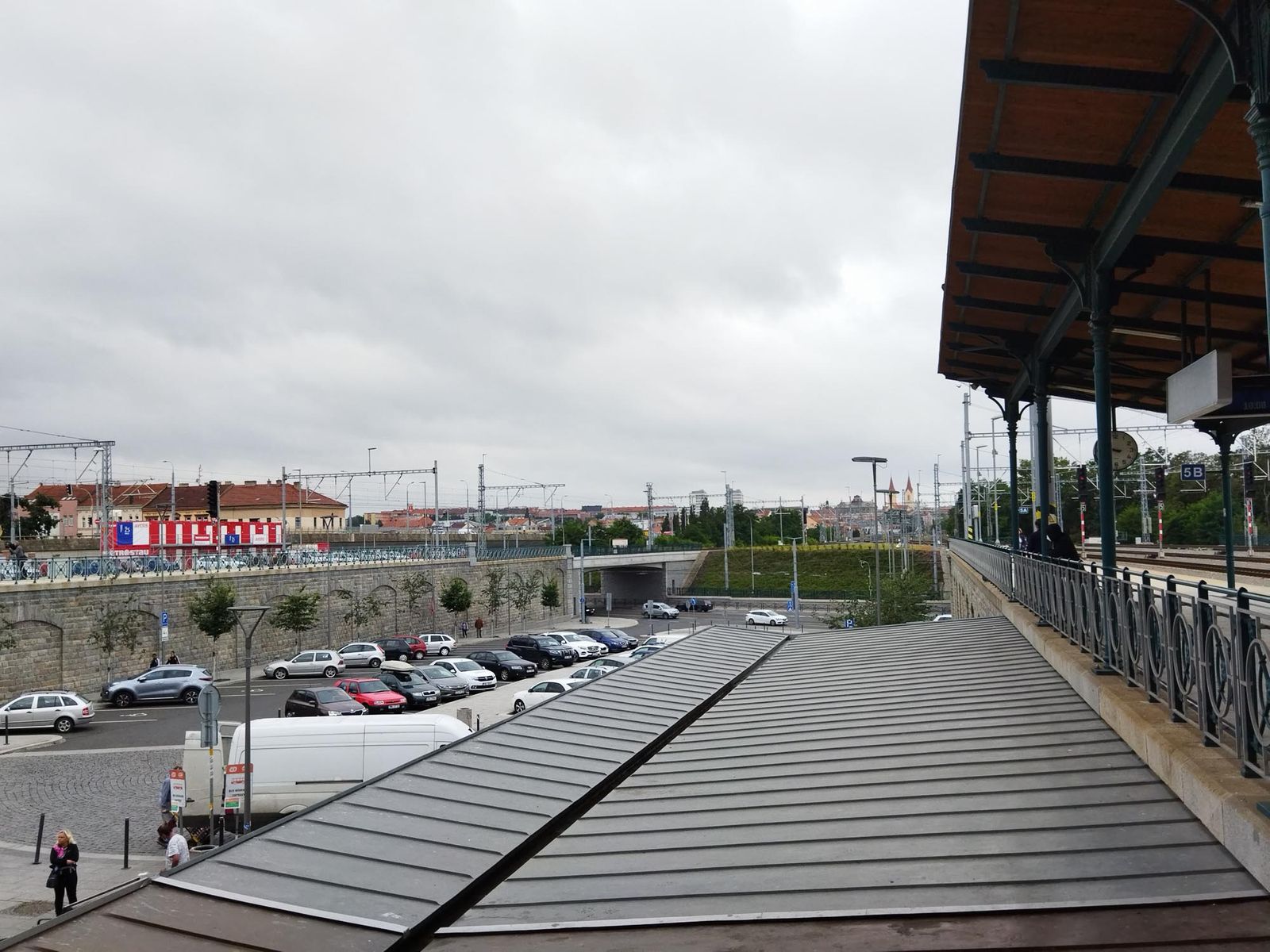 Rekonstrukce památkově chráněné budovy hlavního vlakového nádraží v Plzni (foto: A. Jarošová, 17.8.2021)