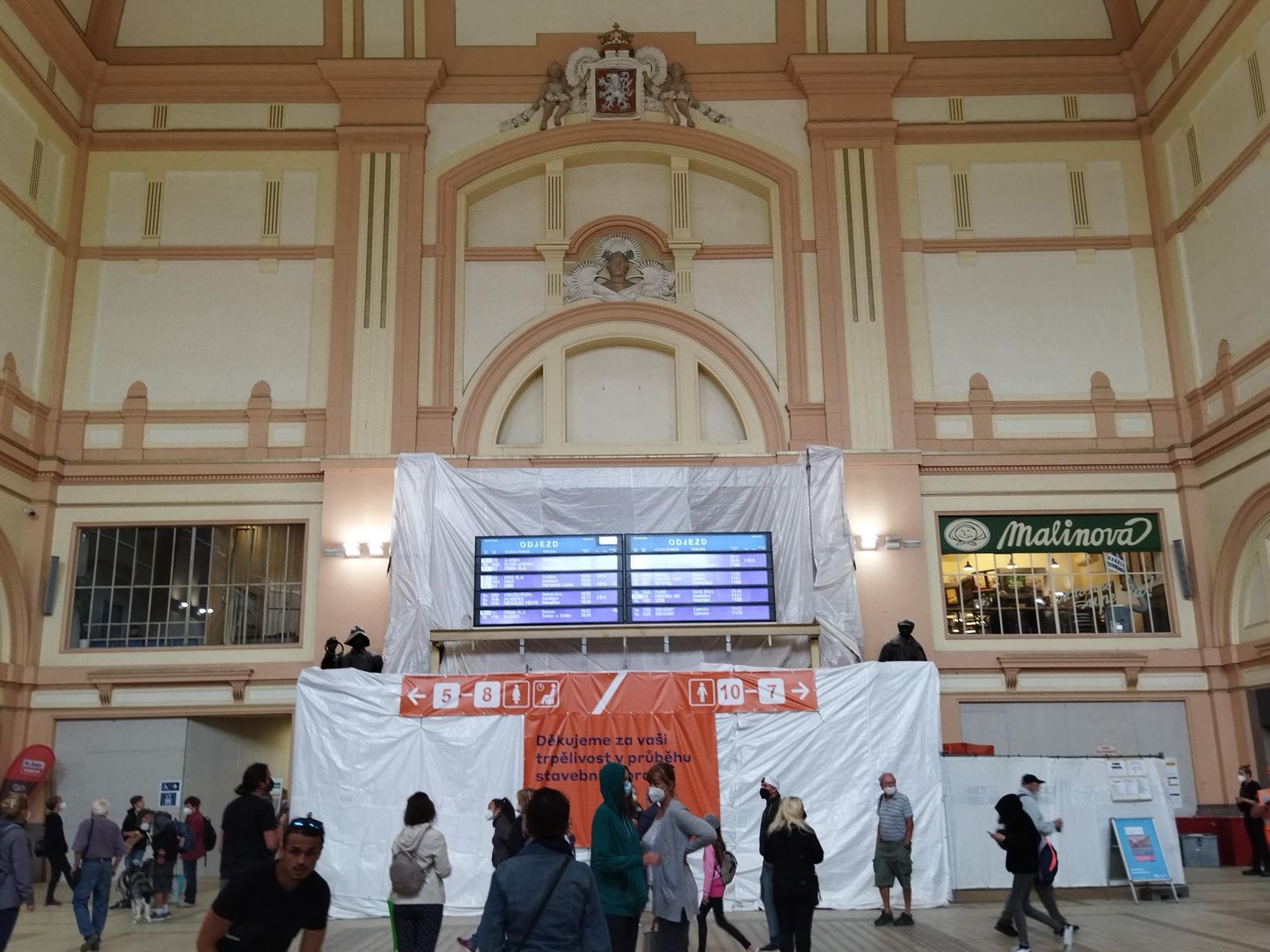 Rekonstrukce památkově chráněné budovy hlavního vlakového nádraží v Plzni (foto: A. Jarošová, 17.8.2021)