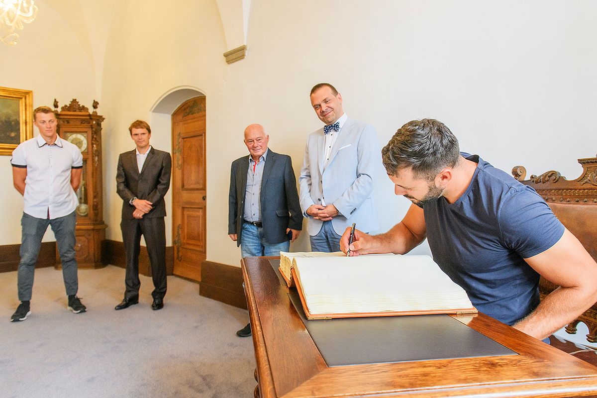 Přijetí olympionika Radka Šloufa (foto: M. Chaloupka, 22.8.2021)