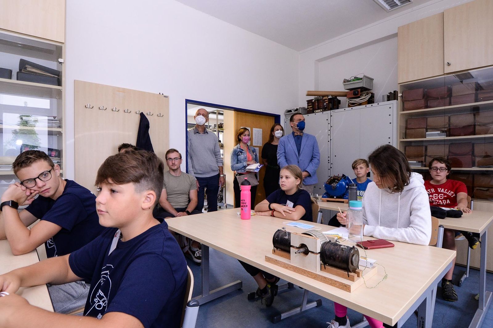 Mladí výzkumníci na JuniorFEL 2021 (foto: M. Pecuch, 25.8.2021)