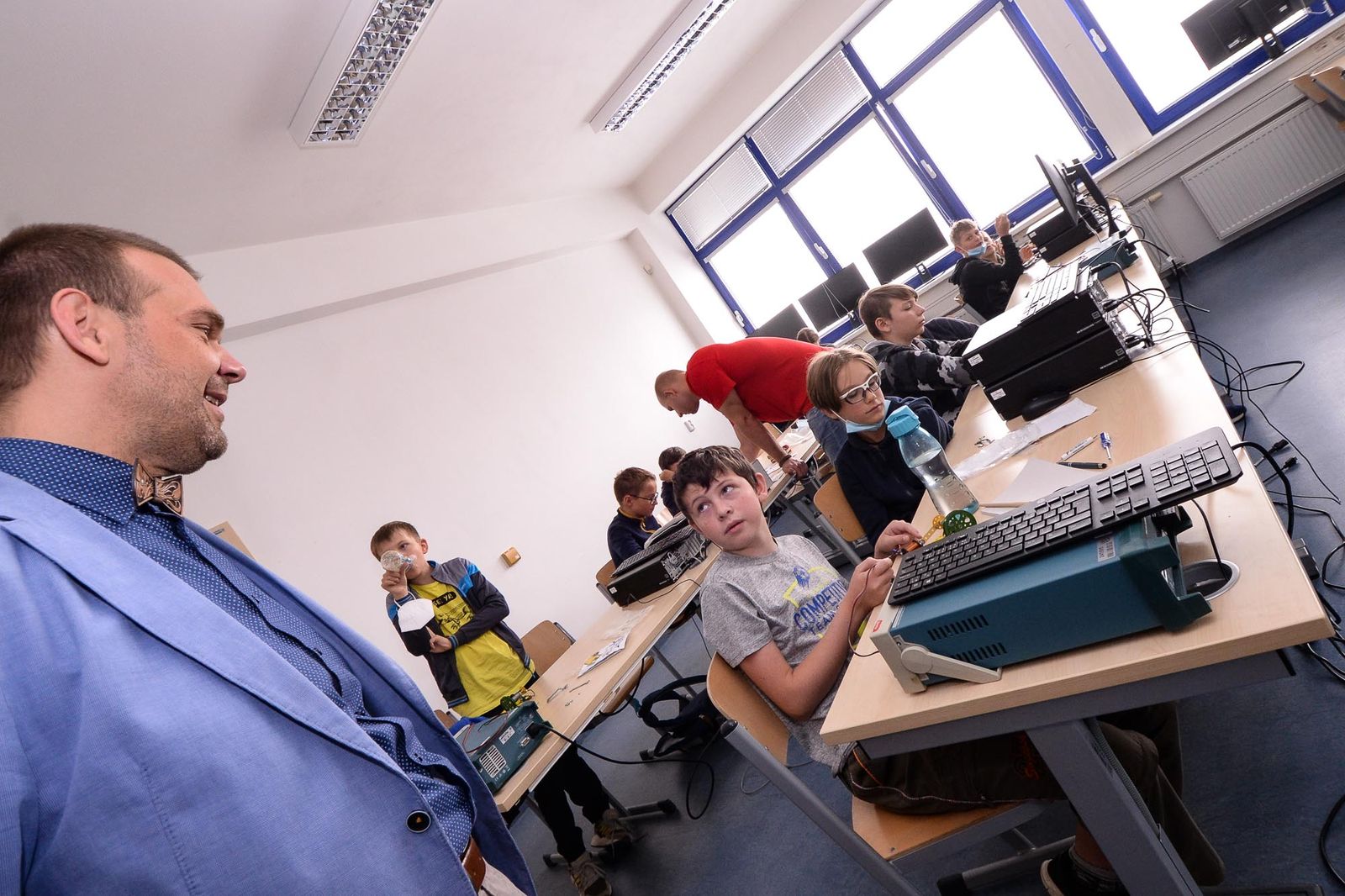 Mladí výzkumníci na JuniorFEL 2021 (foto: M. Pecuch, 25.8.2021)