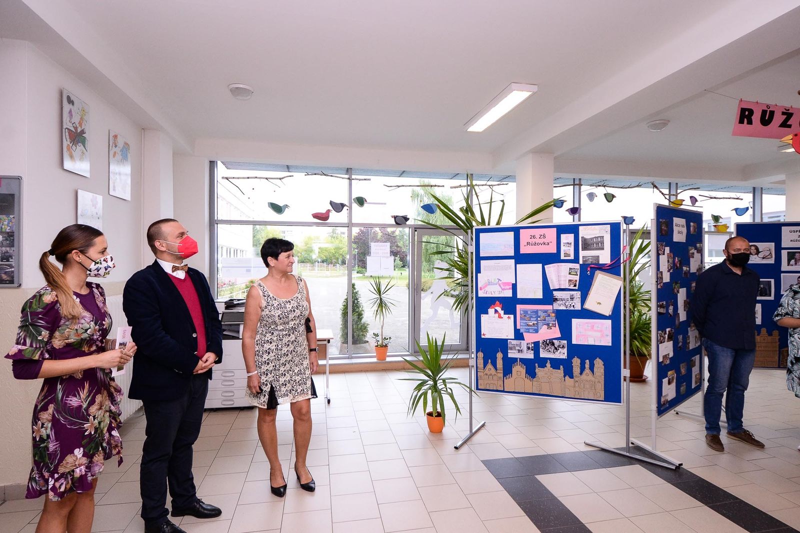 Růžovka slaví, před 50 lety přivítala první školáky (foto: M. Pecuch, 31.8.2021)