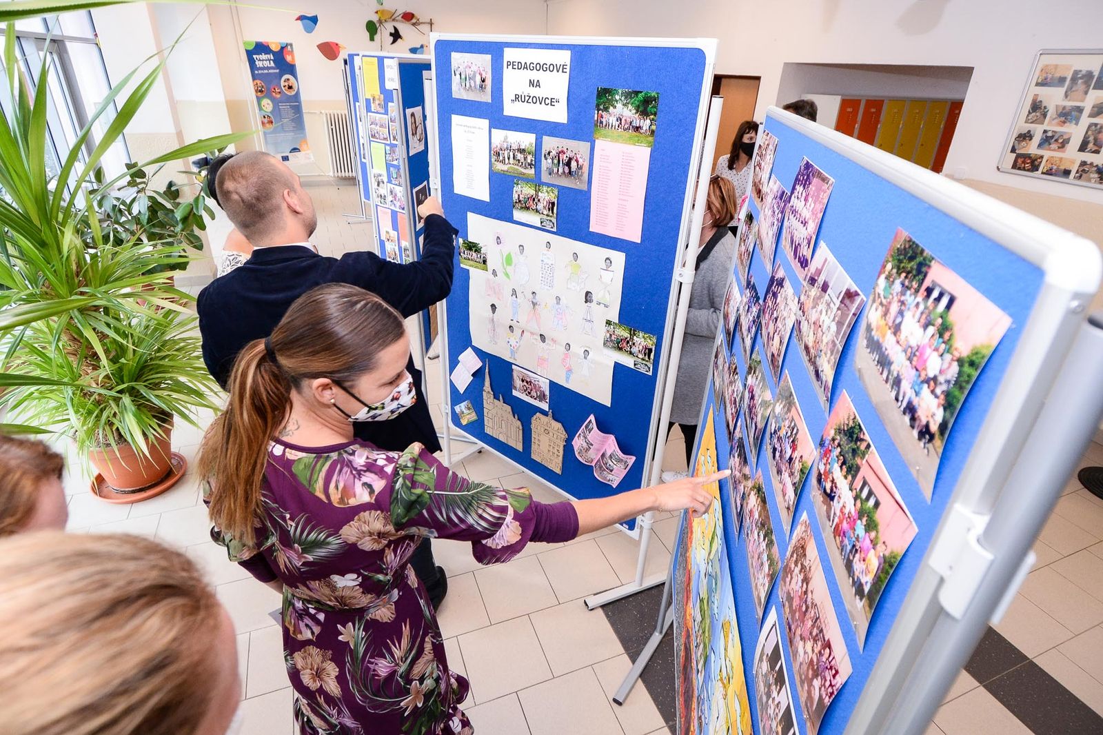 Růžovka slaví, před 50 lety přivítala první školáky (foto: M. Pecuch, 31.8.2021)