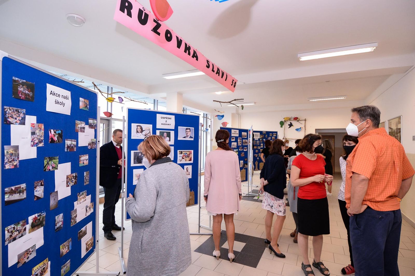 Růžovka slaví, před 50 lety přivítala první školáky (foto: M. Pecuch, 31.8.2021)