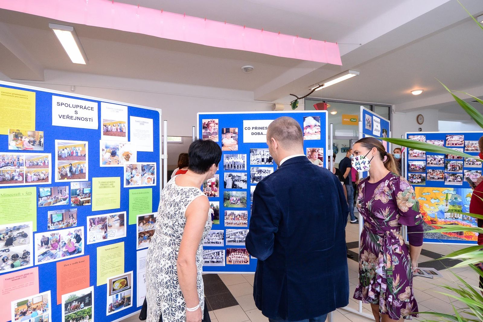 Růžovka slaví, před 50 lety přivítala první školáky (foto: M. Pecuch, 31.8.2021)