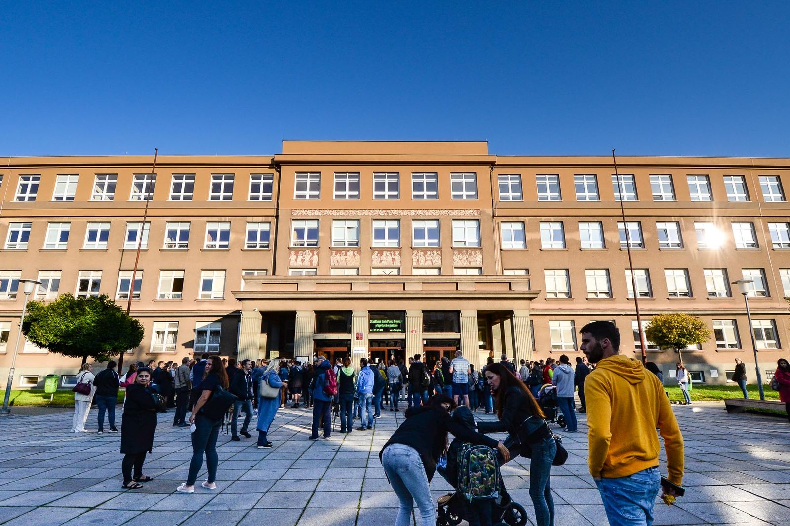 Plzeňské základní školy přivítaly 1600 prvňáčků (foto: M. Pecuch / E. Kriegerová, 1.9.2021)