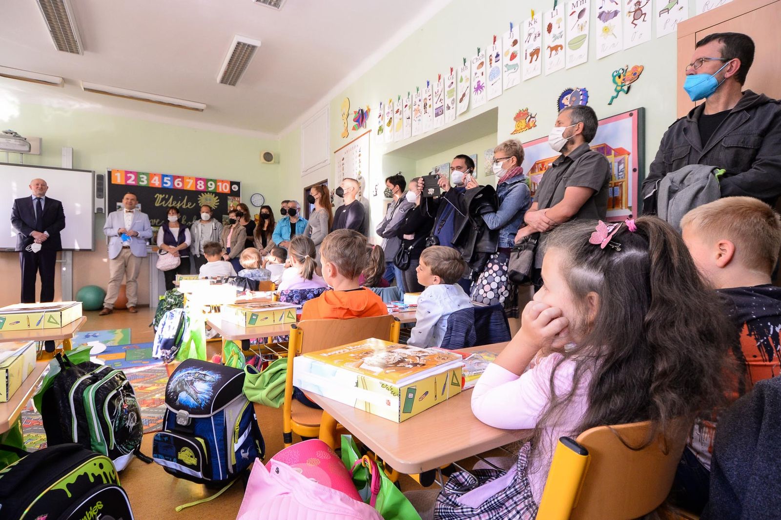 Plzeňské základní školy přivítaly 1600 prvňáčků (foto: M. Pecuch / E. Kriegerová, 1.9.2021)