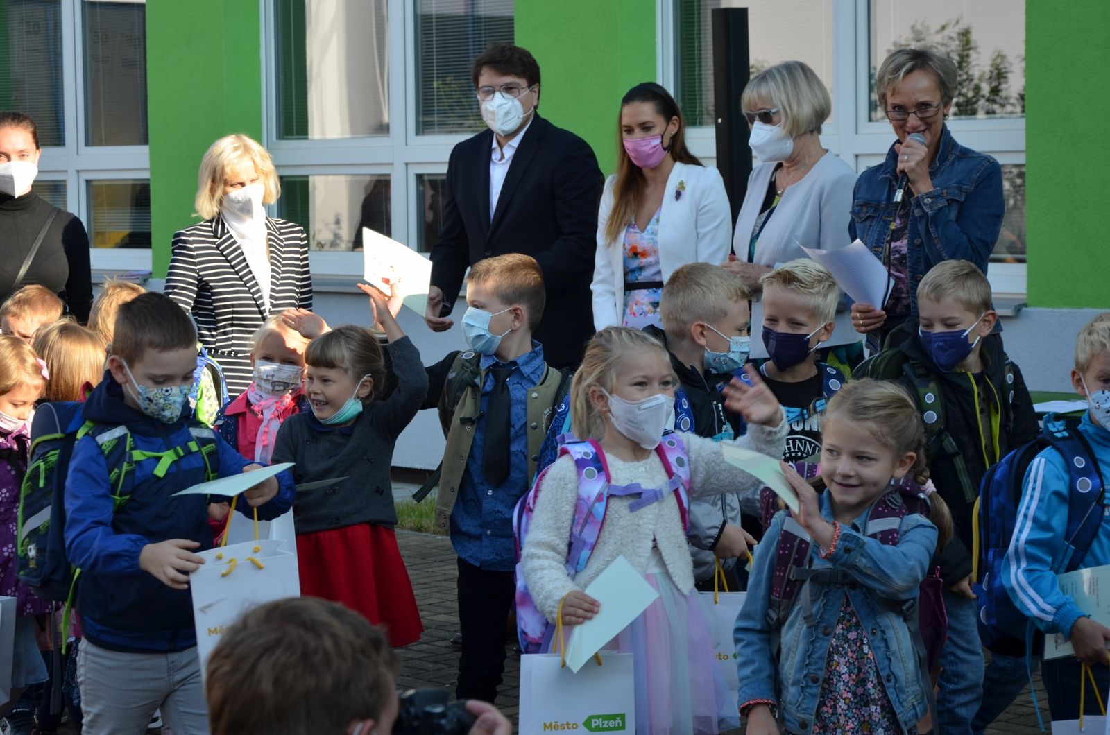 Plzeňské základní školy přivítaly 1600 prvňáčků (foto: M. Pecuch / E. Kriegerová, 1.9.2021)