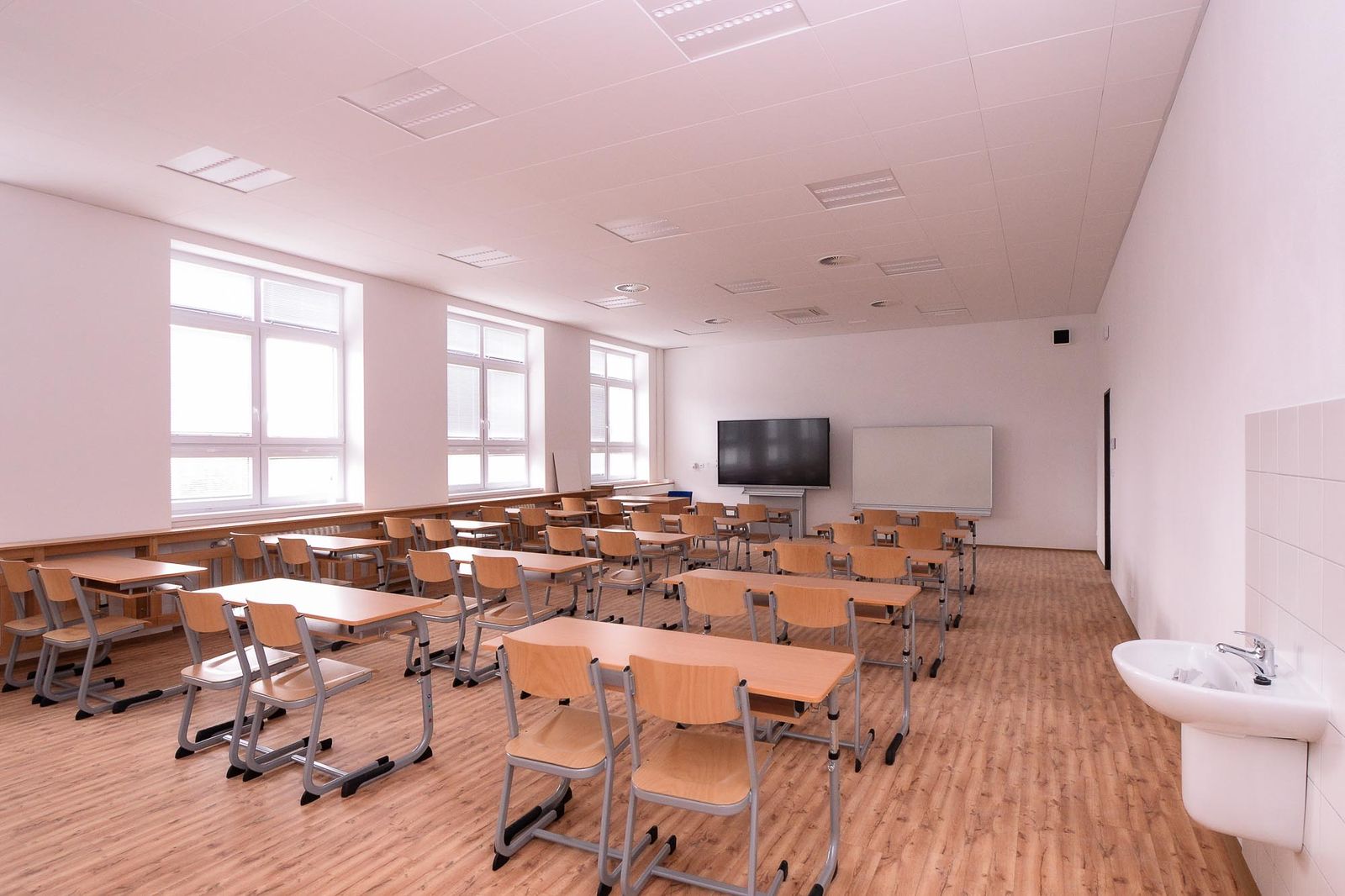 Slavnostní otevření nástavby a tzv. zelené střechy 20. ZŠ v Plzni (foto: M. Pecuch, 26.8. a 1.9.2021)