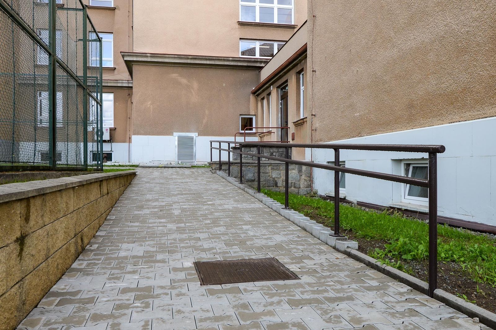 Slavnostní otevření nástavby a tzv. zelené střechy 20. ZŠ v Plzni (foto: M. Pecuch, 26.8. a 1.9.2021)