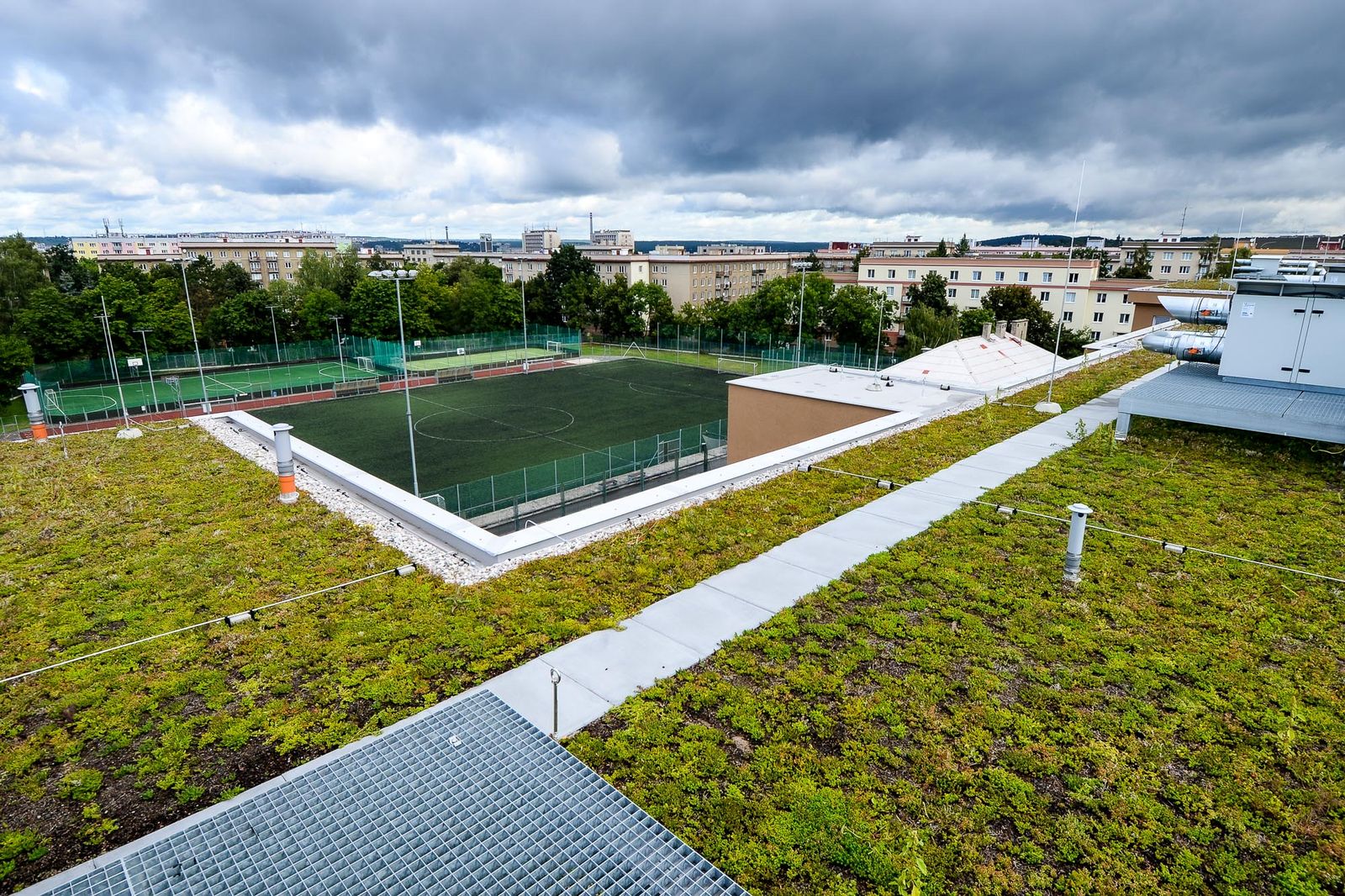 Slavnostní otevření nástavby a tzv. zelené střechy 20. ZŠ v Plzni (foto: M. Pecuch, 26.8. a 1.9.2021)
