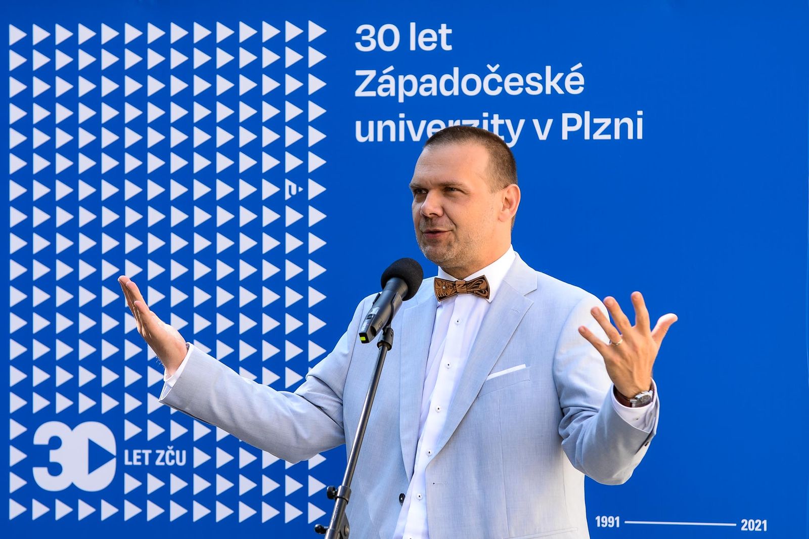 ZČU slaví 30 let, její historií provází výstava (foto: M. Pecuch, 6.9.2021)