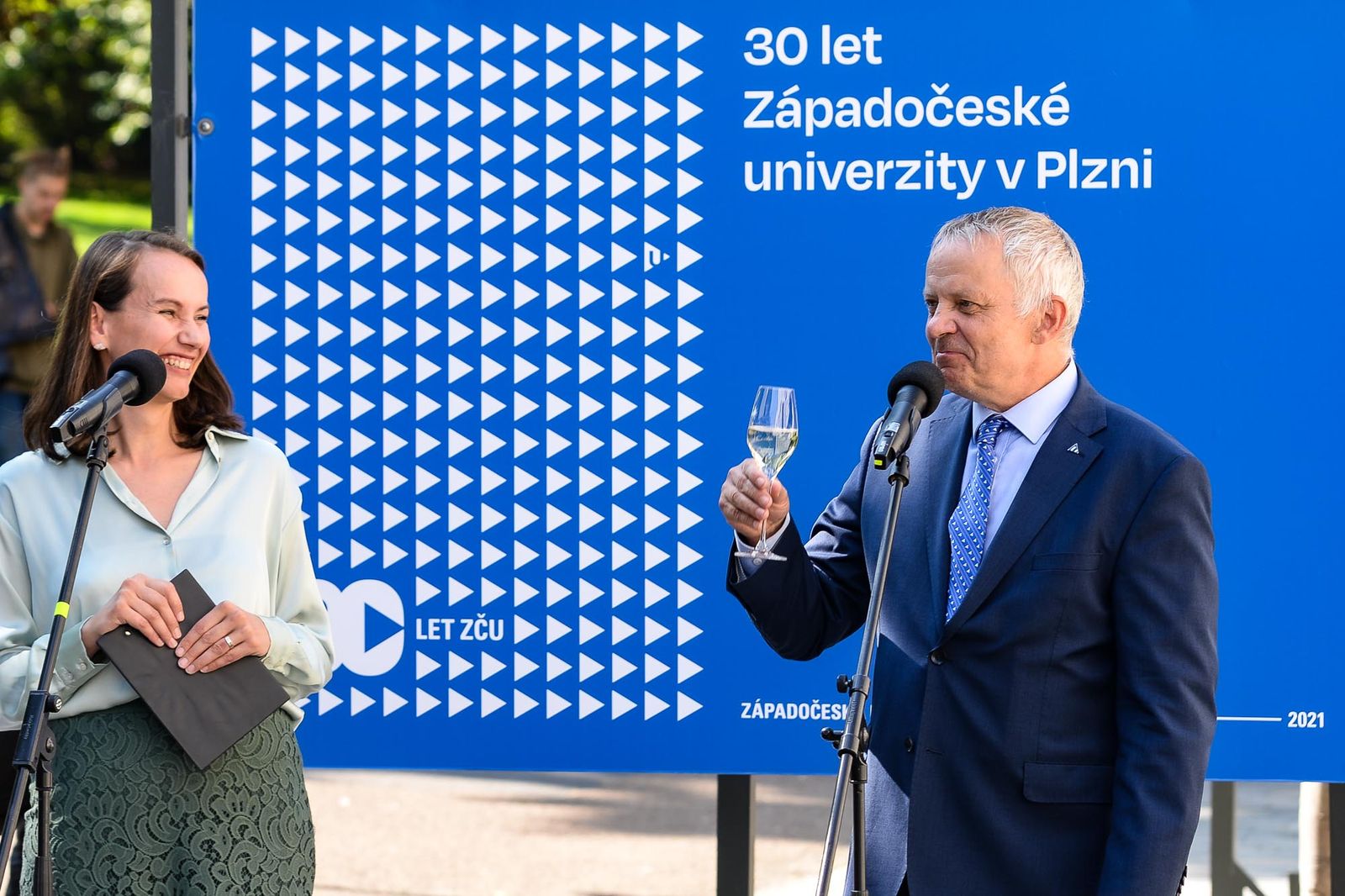 ZČU slaví 30 let, její historií provází výstava (foto: M. Pecuch, 6.9.2021)