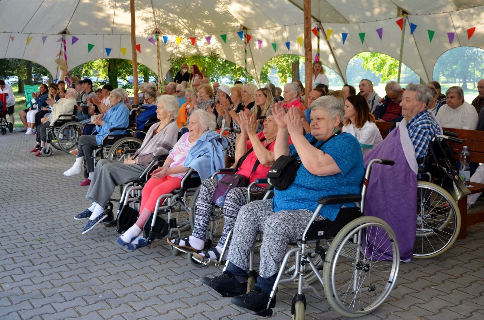 Městský ústav sociálních služeb uspořádal zahradní slavnost „Cirkus bude“ (foto: E. Kriegerová, 8.9.2021)