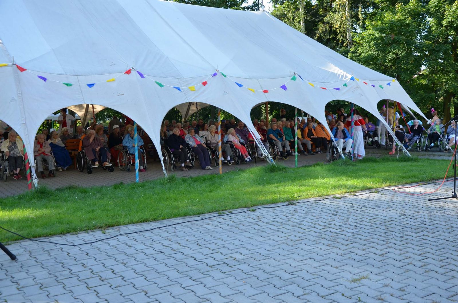 Městský ústav sociálních služeb uspořádal zahradní slavnost „Cirkus bude“ (foto: E. Kriegerová, 8.9.2021)
