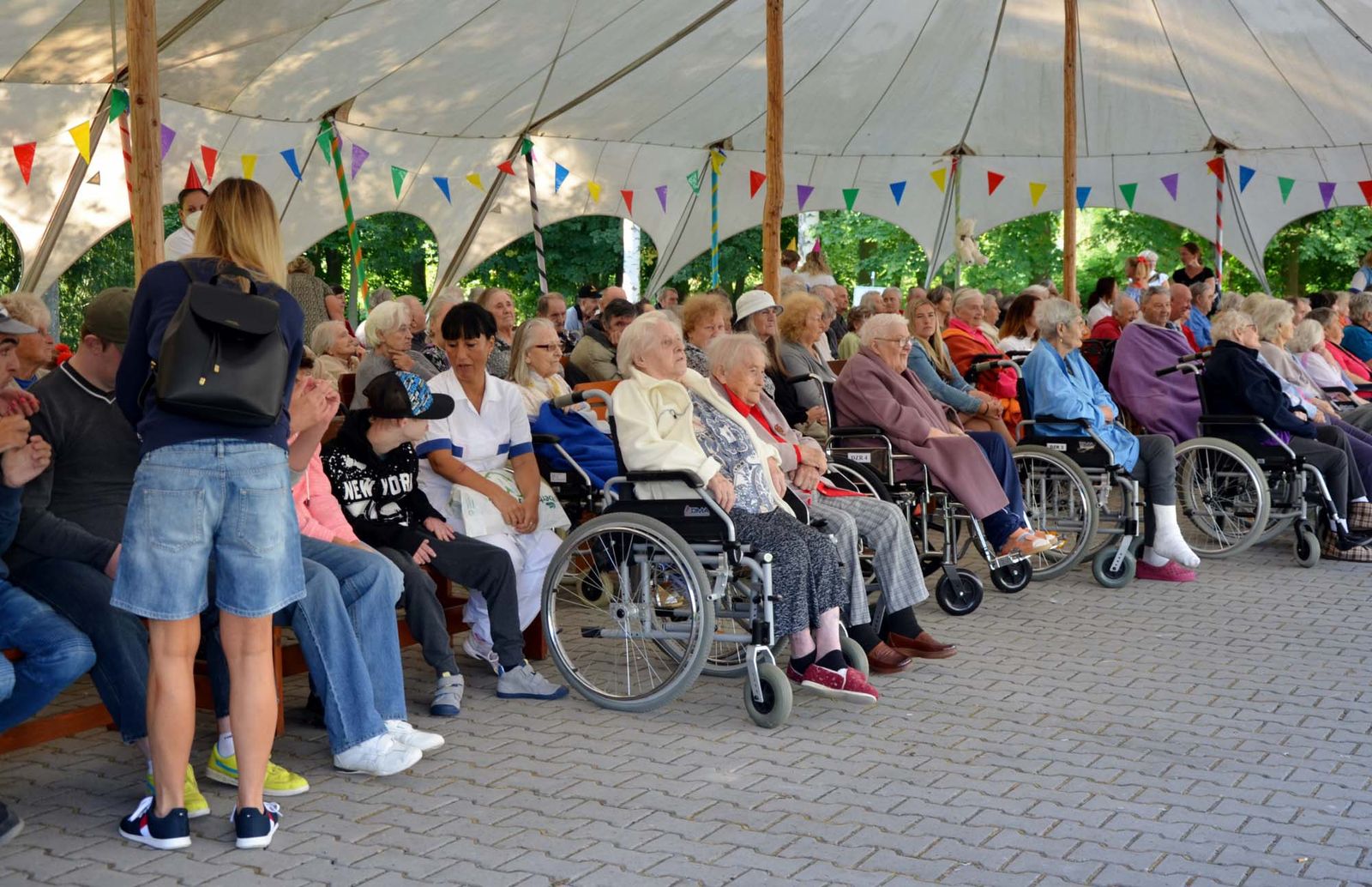 Městský ústav sociálních služeb uspořádal zahradní slavnost „Cirkus bude“ (foto: E. Kriegerová, 8.9.2021)