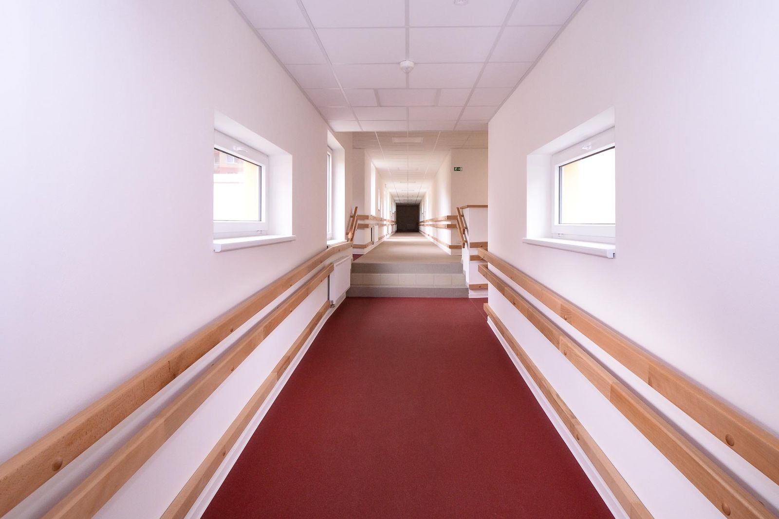 Pohyb mezi pavilony v Nováčku je teď pro naše klienty komfortnější (foto: M. Pecuch, 22.9.2021)