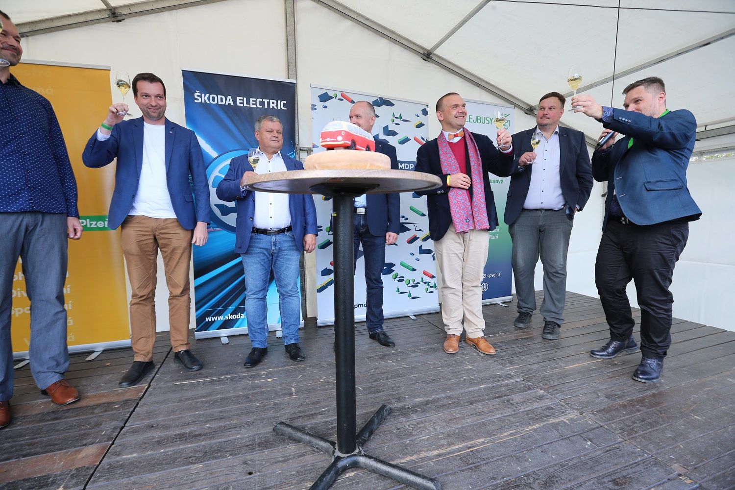 Plzeň oslavila dvě trolejbusová výročí výstavou vozidel i novými knihami (foto: P. Eret, 2.10.2021)