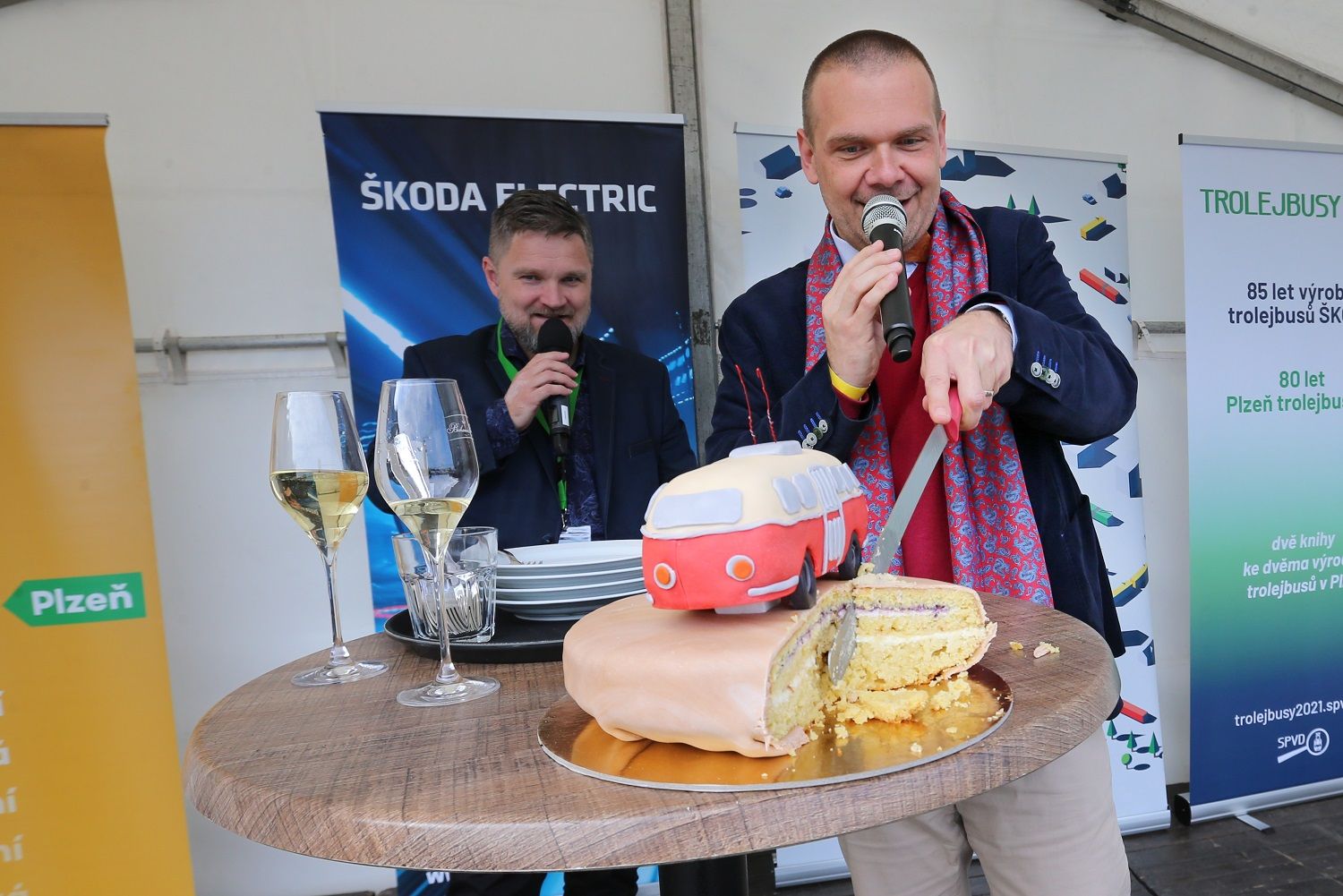 Plzeň oslavila dvě trolejbusová výročí výstavou vozidel i novými knihami (foto: P. Eret, 2.10.2021)