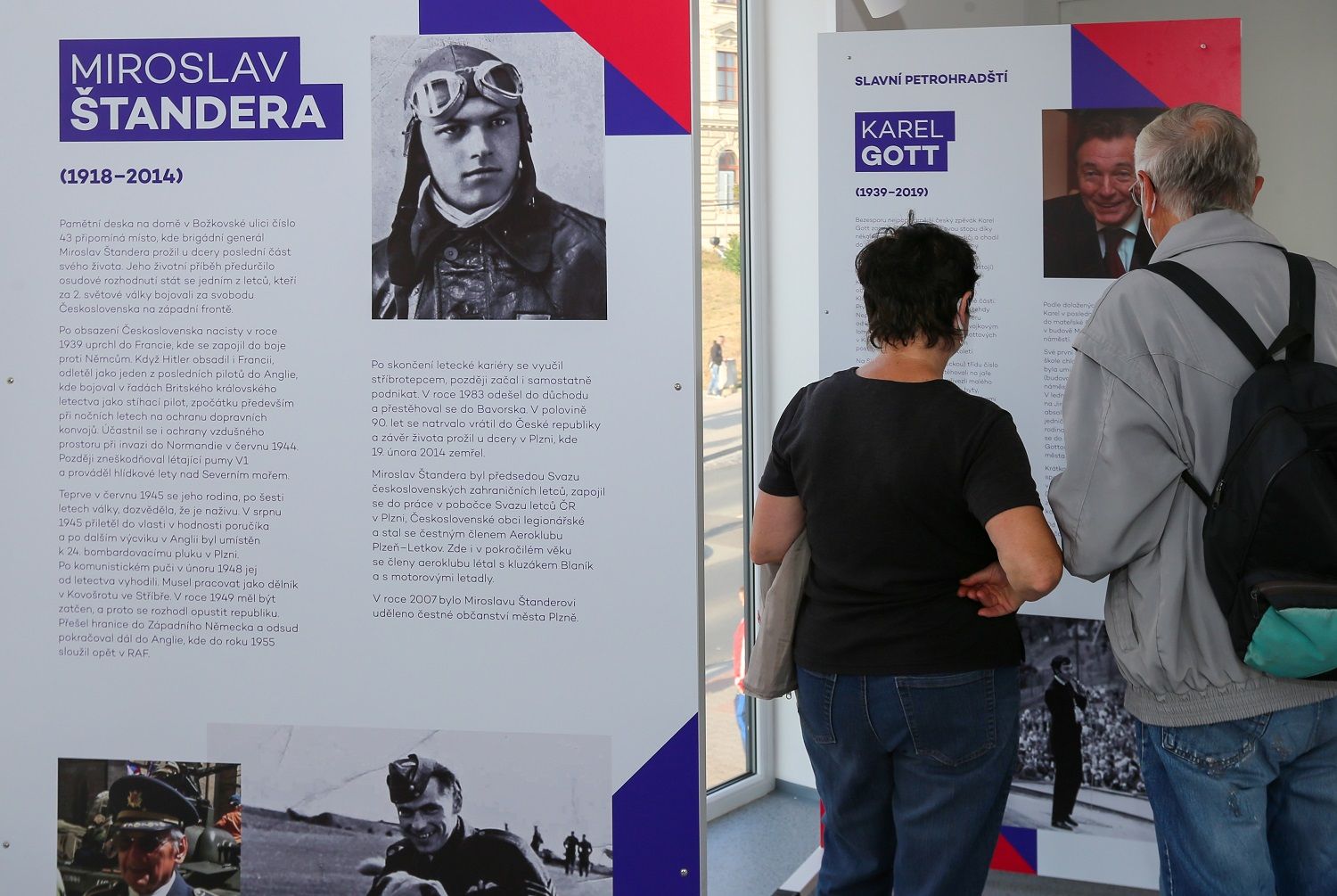 Gott, Zikmund, Horníček i bába radnická. Slavné petrohradské představuje výstava. Masarykova základní škola oslavila sto let od položení základního kamene (foto: P. Eret, 2.10.2021)