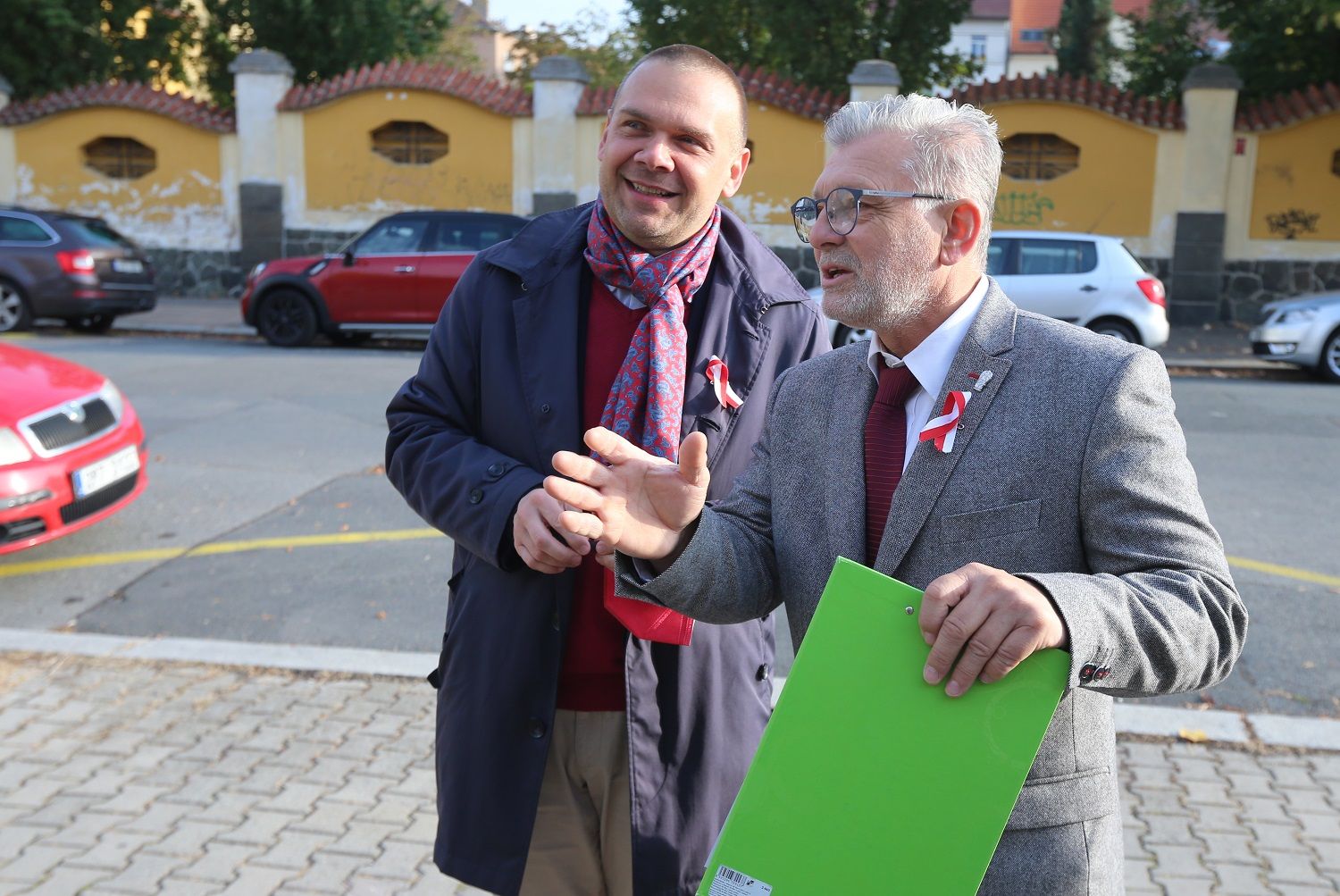 Gott, Zikmund, Horníček i bába radnická. Slavné petrohradské představuje výstava. Masarykova základní škola oslavila sto let od položení základního kamene (foto: P. Eret, 2.10.2021)