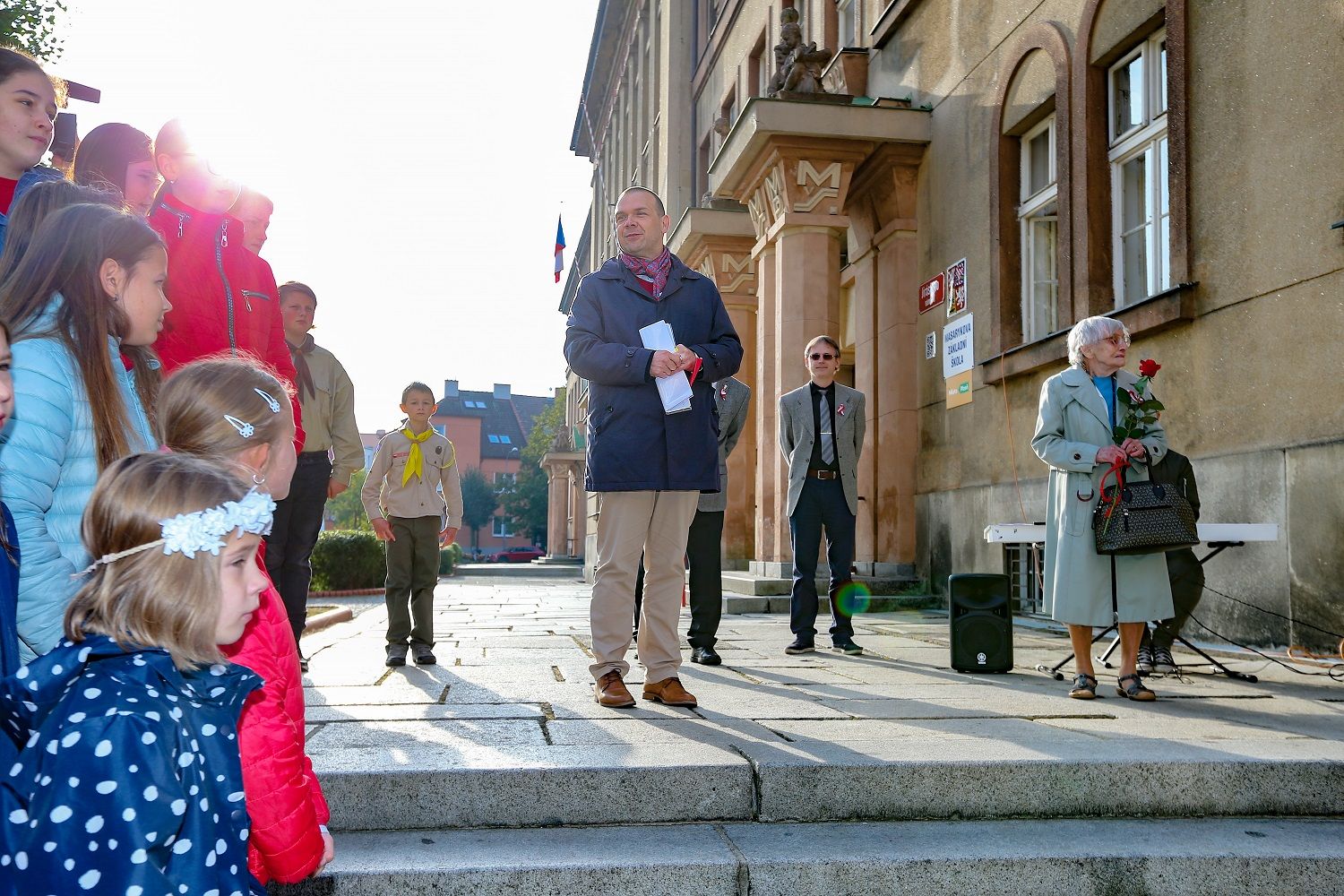 Gott, Zikmund, Horníček i bába radnická. Slavné petrohradské představuje výstava. Masarykova základní škola oslavila sto let od položení základního kamene (foto: P. Eret, 2.10.2021)