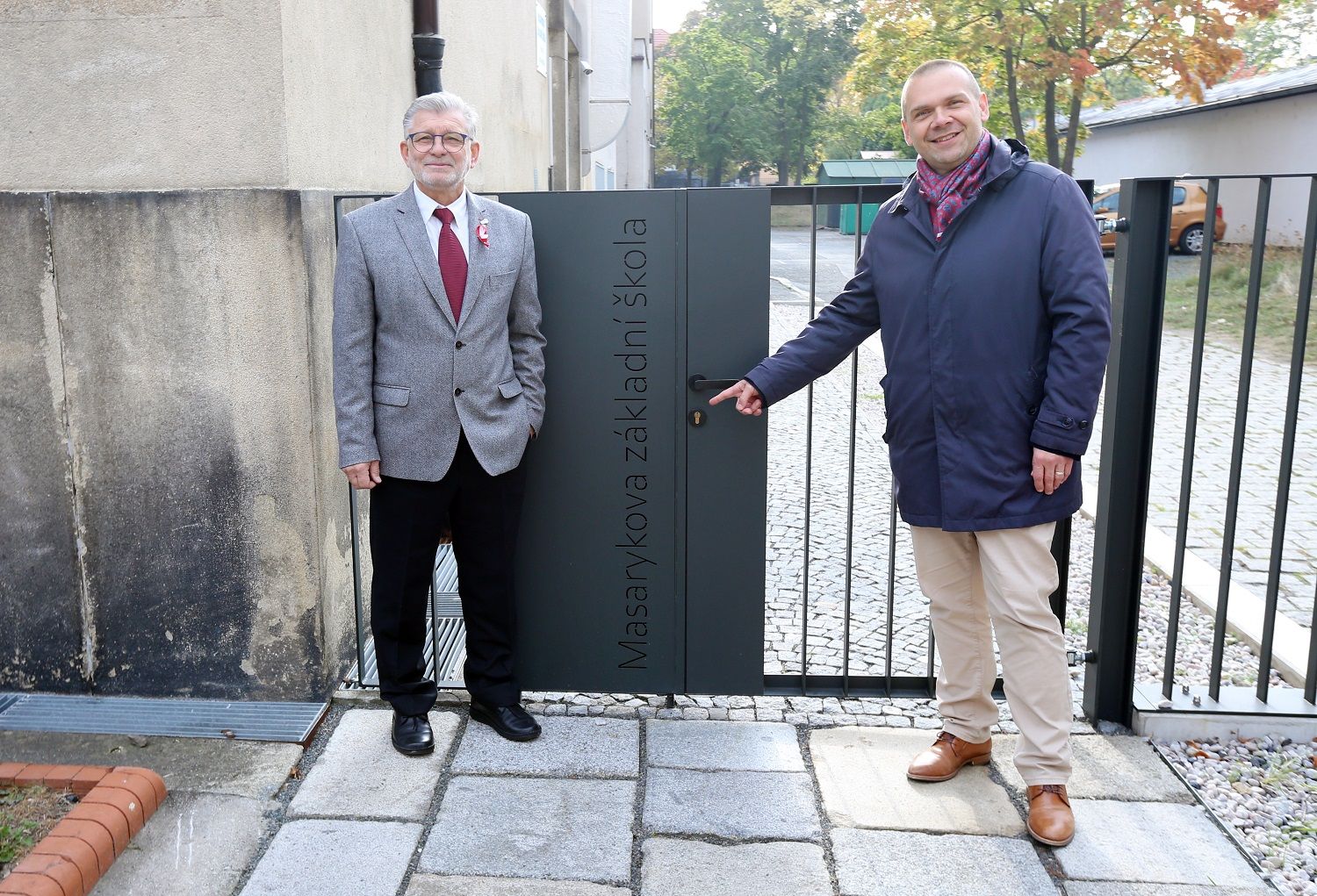 Gott, Zikmund, Horníček i bába radnická. Slavné petrohradské představuje výstava. Masarykova základní škola oslavila sto let od položení základního kamene (foto: P. Eret, 2.10.2021)