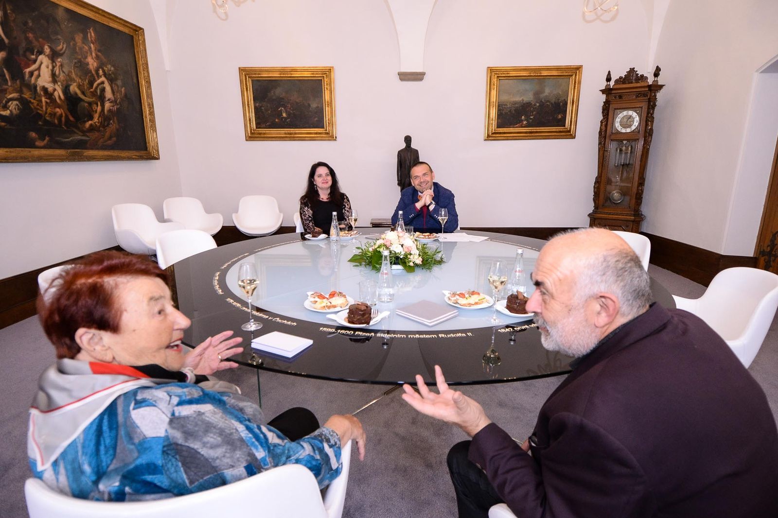 Primátor Martin Baxa se setkal s básnířkou a spisovatelkou Karlou Erbovou (foto: M. Pecuch, 14.10.2021)