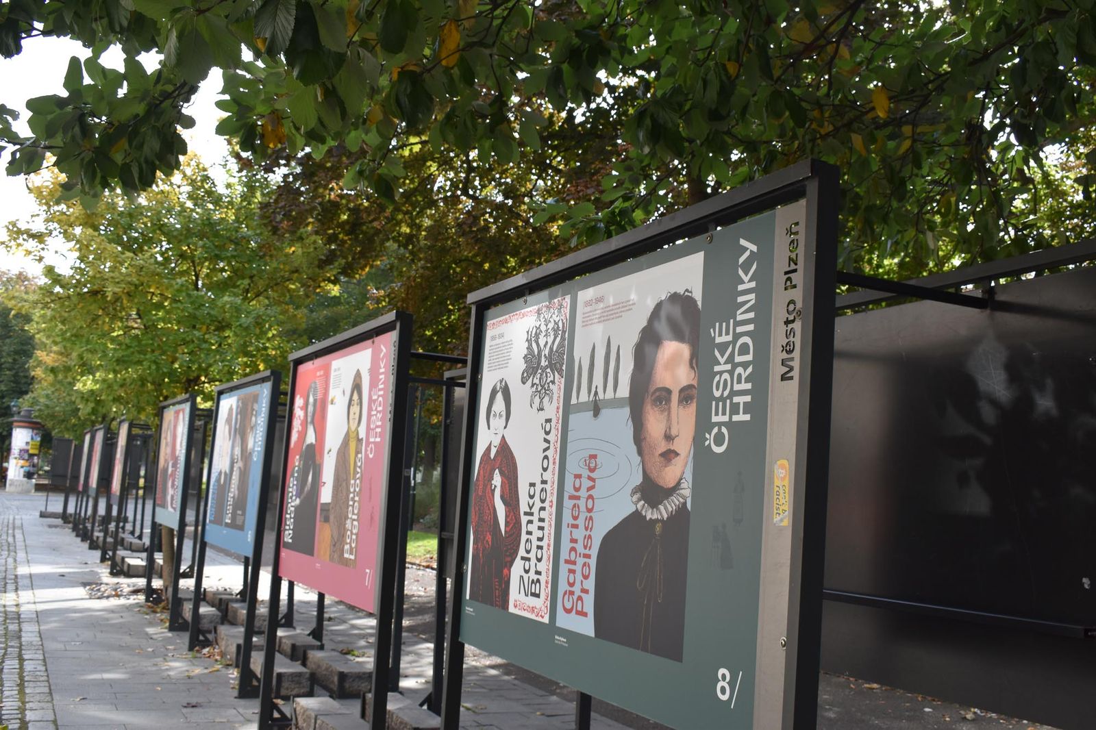 Výstava České hrdinky. Významné ženy české historie a současnosti (foto: A. Jarošová, 11.10.2021)