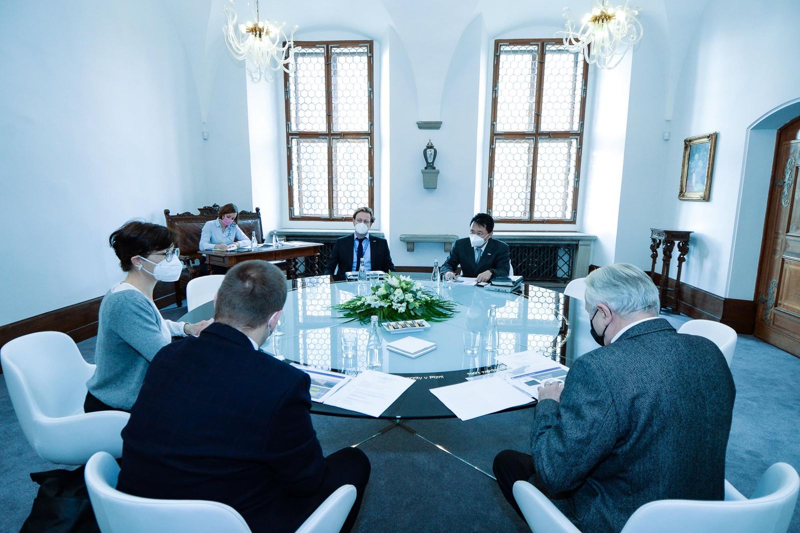 Nový ředitel Hiromichi Kamishibahara představil primátorovi Baxovi záměry společnosti Panasonic v Plzni (foto: M. Pecuch, 27.10.2021)