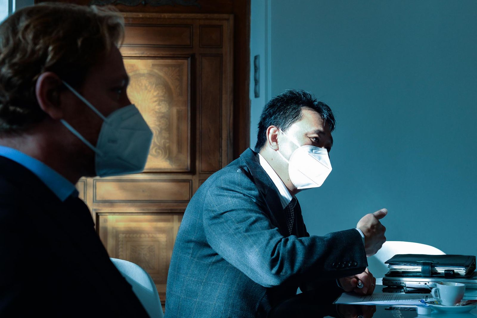 Nový ředitel Hiromichi Kamishibahara představil primátorovi Baxovi záměry společnosti Panasonic v Plzni (foto: M. Pecuch, 27.10.2021)