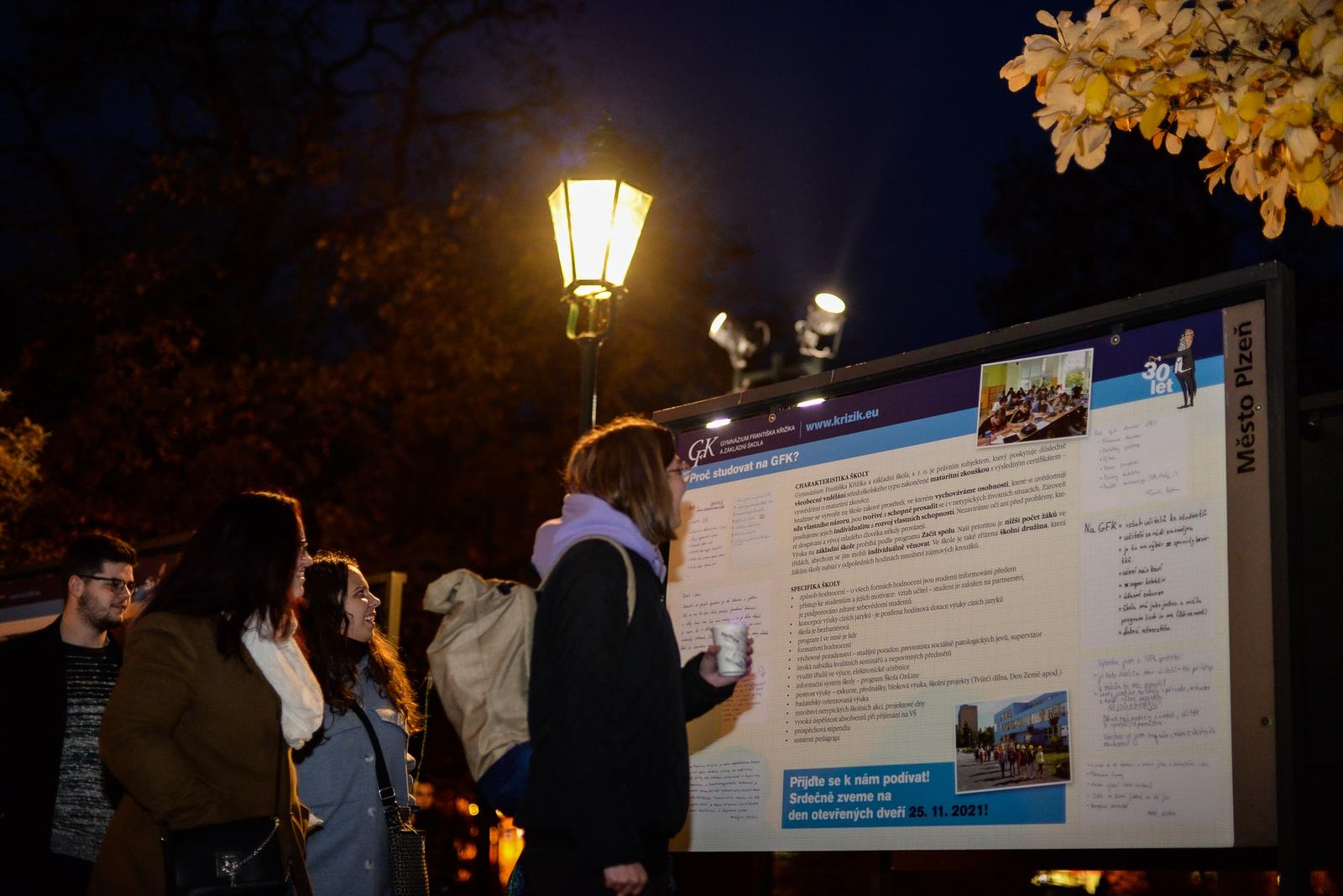 Výstava ve Smetanových sadech připomíná, že Gymnáziu Františka Křižíka je 30 let