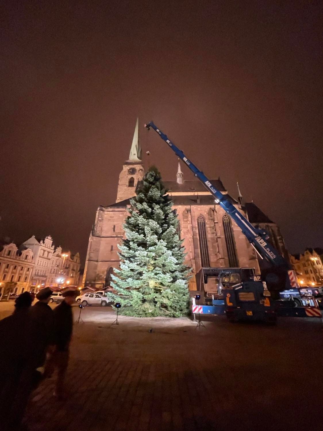 Vánoční strom na náměstí Republiky (foto: Jana Apolínová, 12.11.2021)