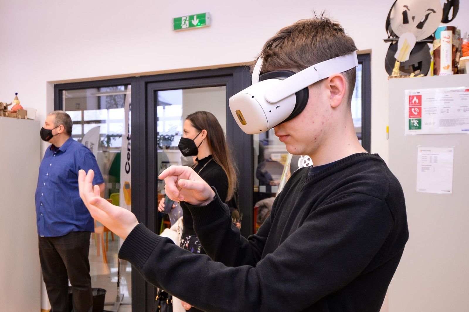 Plzeňští školáci podnikli exkurzi do vesmíru, nebezpečný chemický pokus s pomocí virtuální reality (foto: M. Pecuch, 30.11.2021)