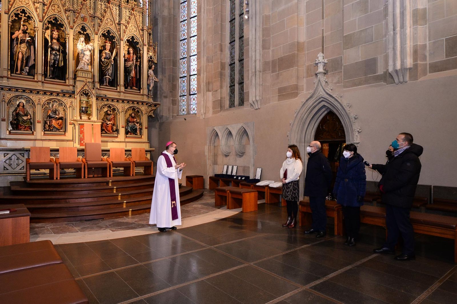 Primátor Martin Baxa převzal v katedrále sv. Bartoloměje repliku Plzeňské madony (foto: M. Pecuch, 3.12.2021)