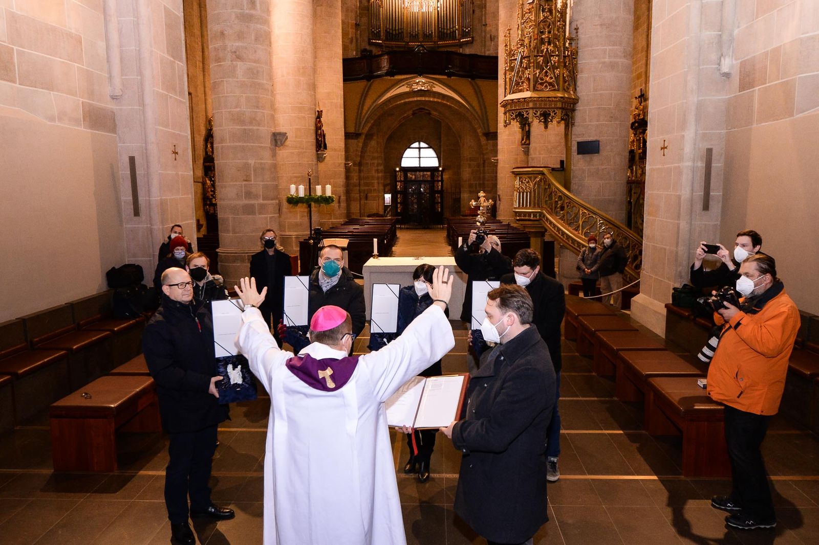 Primátor Martin Baxa převzal v katedrále sv. Bartoloměje repliku Plzeňské madony (foto: M. Pecuch, 3.12.2021)