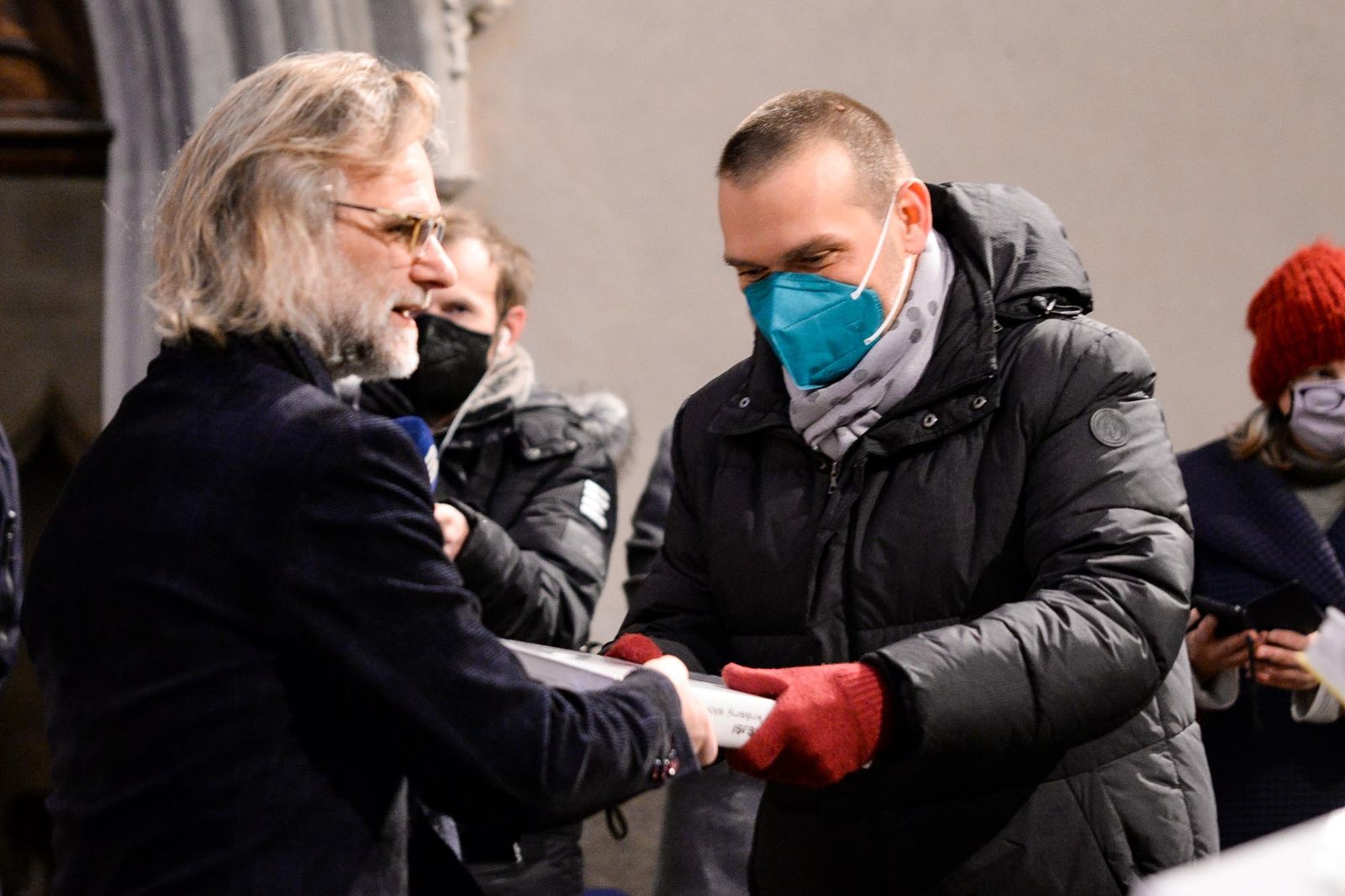 Primátor Martin Baxa převzal v katedrále sv. Bartoloměje repliku Plzeňské madony (foto: M. Pecuch, 3.12.2021)