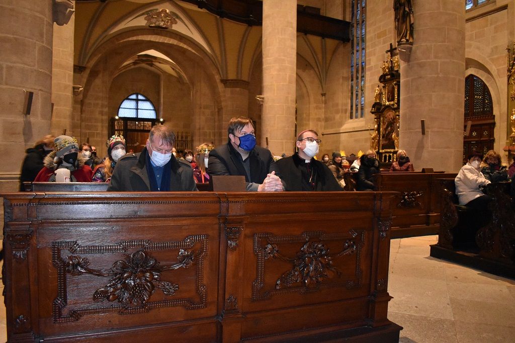 V katedrále svatého Bartoloměje se sešli koledníci - byla zahájena Tříkrálová sbírka (foto: H. Josefová, 3.1.2022)
