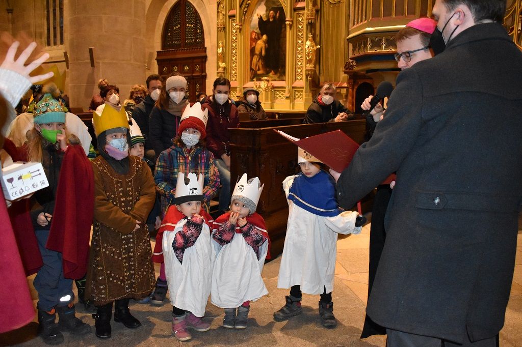 V katedrále svatého Bartoloměje se sešli koledníci - byla zahájena Tříkrálová sbírka (foto: H. Josefová, 3.1.2022)