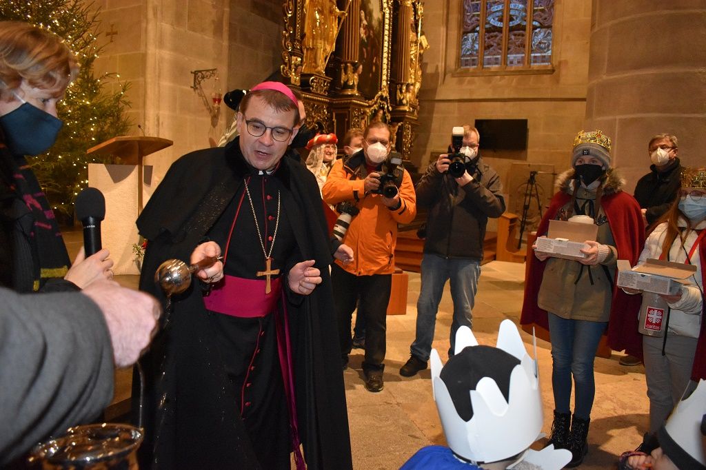 V katedrále svatého Bartoloměje se sešli koledníci - byla zahájena Tříkrálová sbírka (foto: H. Josefová, 3.1.2022)