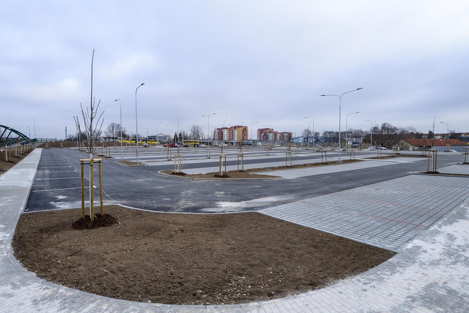 Plzeň má nové velkokapacitní parkoviště na Borech (foto: M. Pecuch, 4.5.2021 / 27.1.2022)