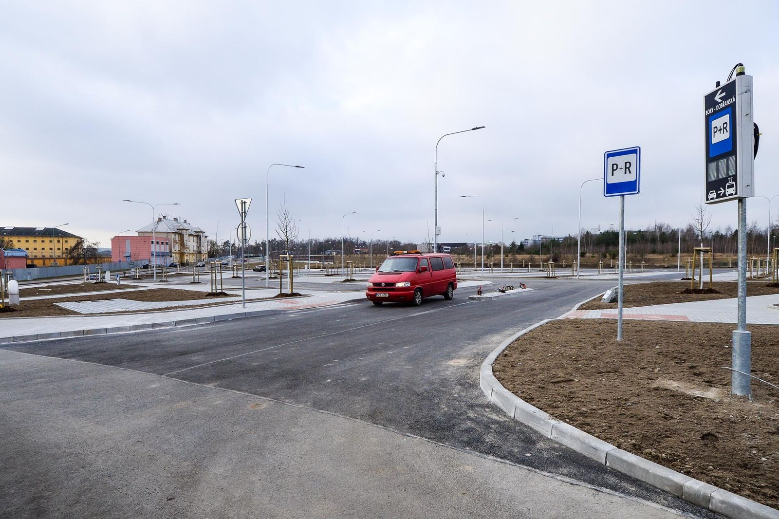 Plzeň má nové velkokapacitní parkoviště na Borech (foto: M. Pecuch, 4.5.2021 / 27.1.2022)