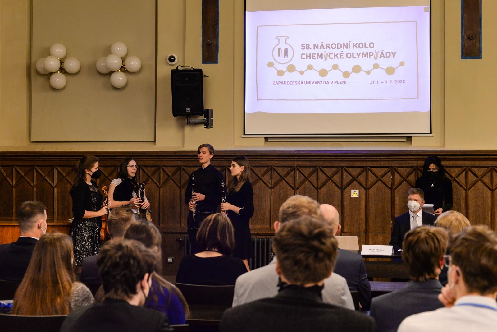 Nejlepší středoškolští chemici přijeli do Plzně utkat se v olympiádě