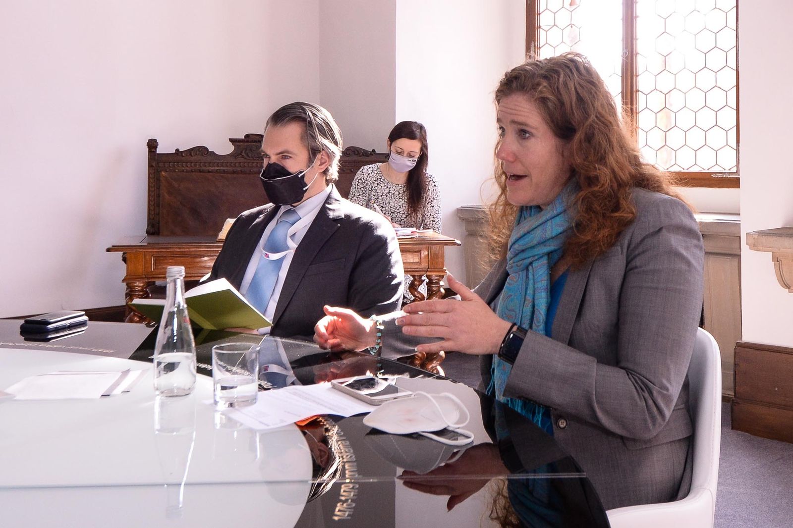 Plzeňský primátor Šindelář přijal chargé d’affaires velvyslanectví USA Jennifer Bachus (foto: M. Pecuch, 8.3.2022)