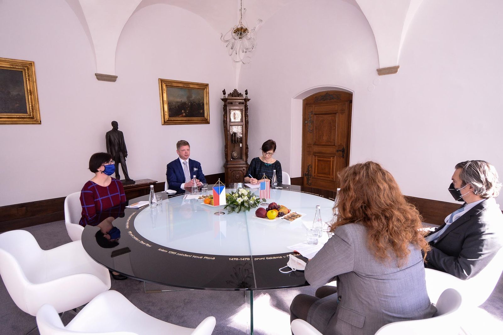 Plzeňský primátor Šindelář přijal chargé d’affaires velvyslanectví USA Jennifer Bachus (foto: M. Pecuch, 8.3.2022)