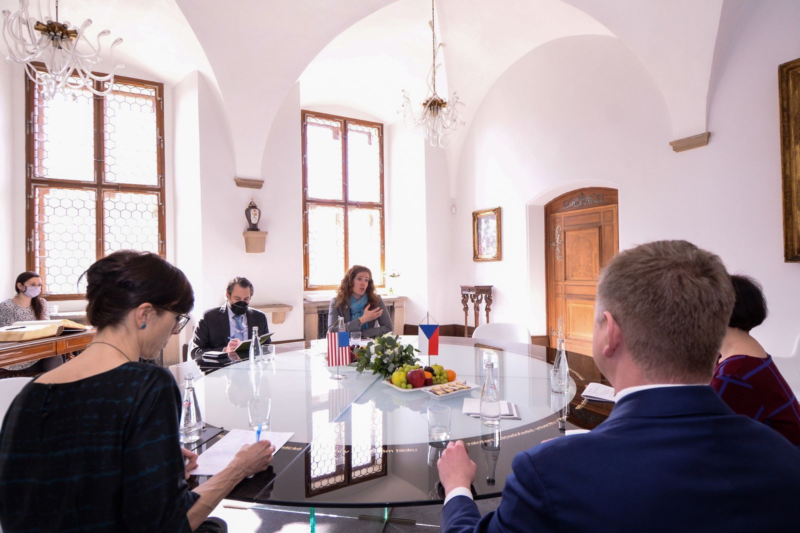 Plzeňský primátor Šindelář přijal chargé d’affaires velvyslanectví USA Jennifer Bachus (foto: M. Pecuch, 8.3.2022)