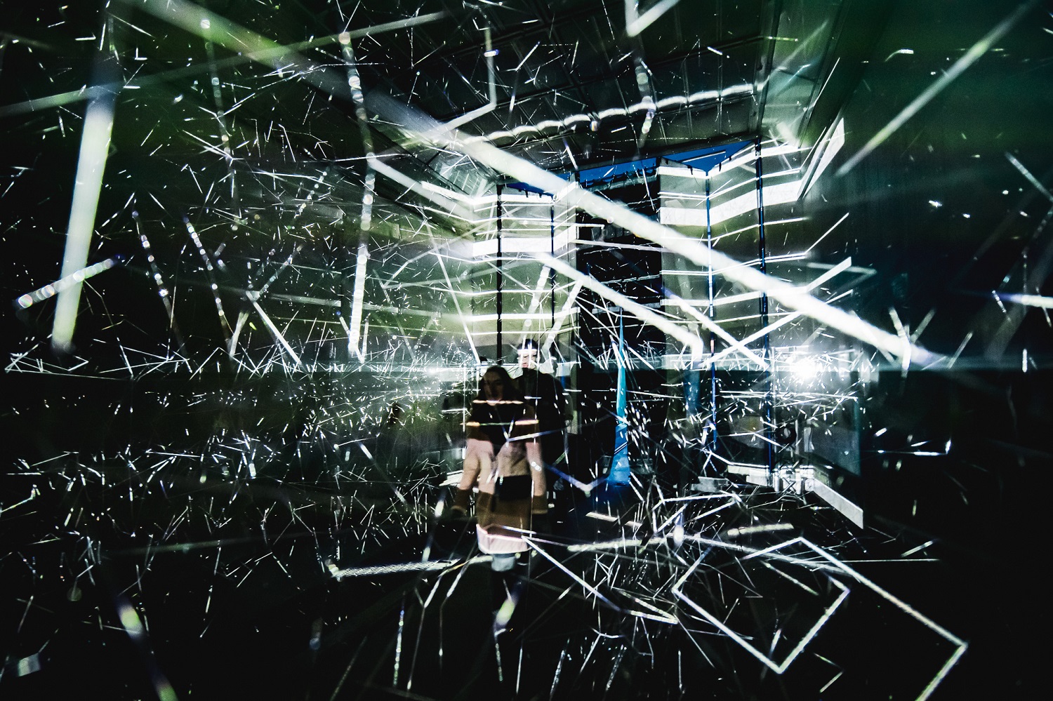 Katedrálu sv. Bartoloměje a dalších 14 míst v širším centru Plzně rozzářil festival světla a umění ve veřejném prostoru BLIK BLIK. To nejlepší ze současné digitální tvorby, video a lasermapping nebo světlenou show předvedli 25. a 26. března 2022 ve večerních hodinách umělci z Čech a zahraničí. (foto:DEPO2015,26.3.2022)