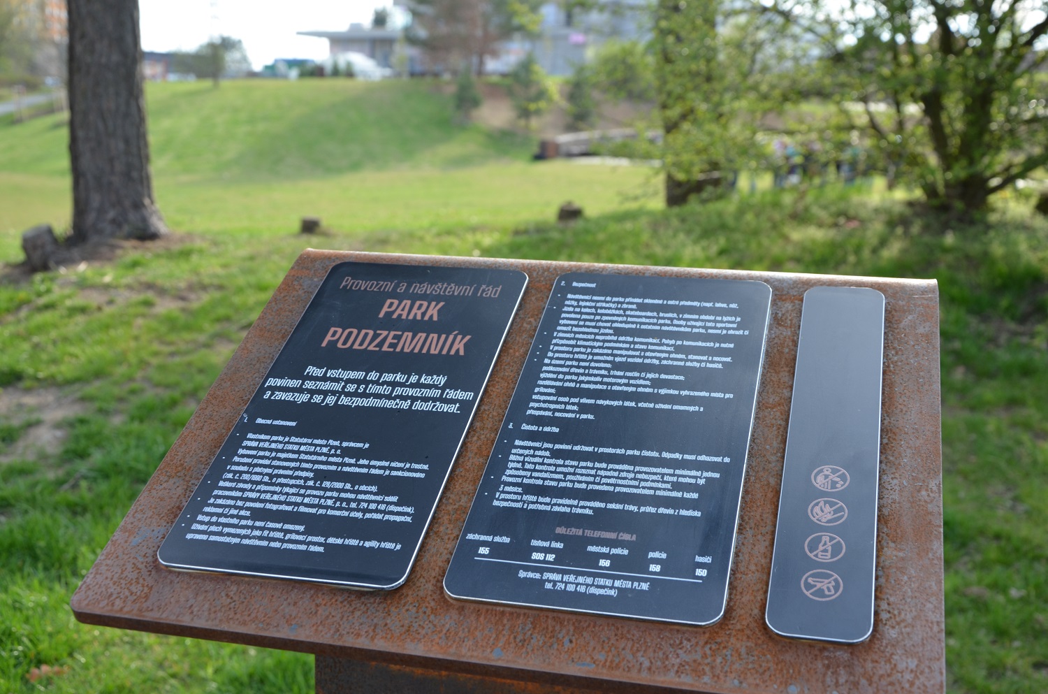 V prostoru bývalého hřiště BMX na okraji sídliště Košutka vznikl nový park Podzemník, který zrealizovala Správa veřejného statku města Plzně na základě přání občanů. Na okraji jednoho z největších plzeňských sídlišť tak vznikla nová skoro 2,5 hektaru velká parková plocha. (foto: E. Kriegerová, 28.4.2022)